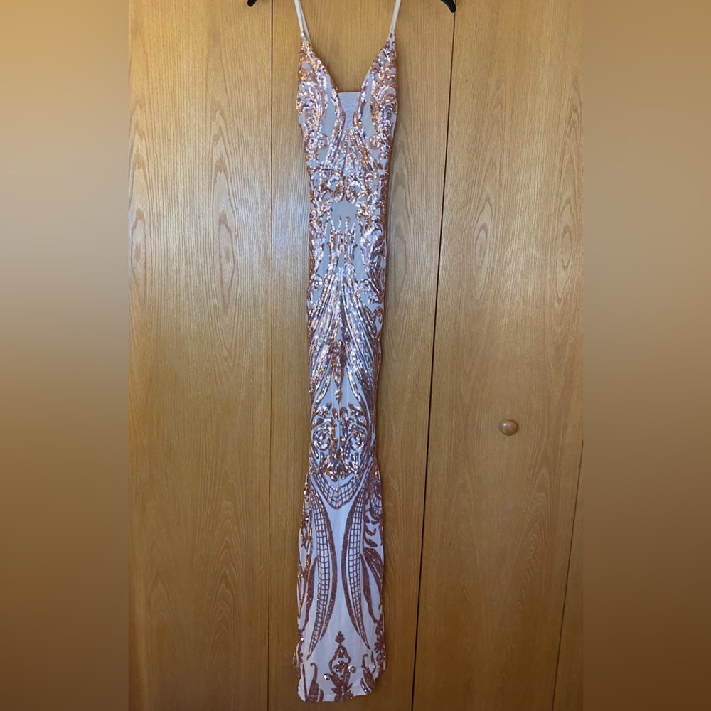 Fashion Nova size xs gold sequin prom dress!